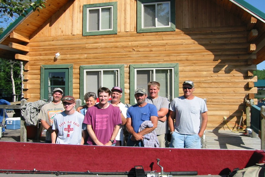 ../image/canada group pic cabin 1.jpg